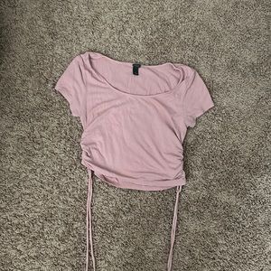 Cropped pink shirt
